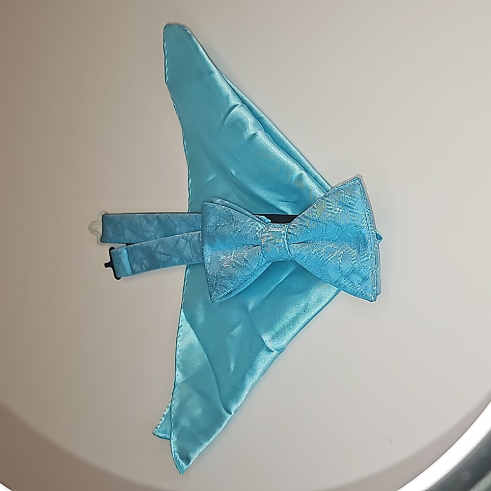 Apt 9 blue bowtie and pocket square